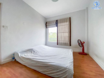 *****ทาวน์โฮมมือสองย่านกรุงเทพฯ ม.นาราวัลย์ ทาวน์ เพชรเกษม 63 เนื้อที่ 20.5 ตร.ว. ฟังก์ชันจัดเต็มถึง 3 ห้องนอน 3 ห้องน้ำ 2 ที่จอดรถ แถมฟรี! 2 เครื่องปรับอากาศ 1 เครื่องทำน้ำอุ่น 2 เครื่องดูดควัน บนทำเลดี ใกล้รถไฟฟ้าสายสีน้ำเงิน "สถานีหลักสอง" และใกล้ทางด่วน "พระราม2"